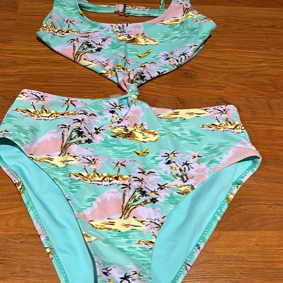 Bathing suit - Picture 2 of 6